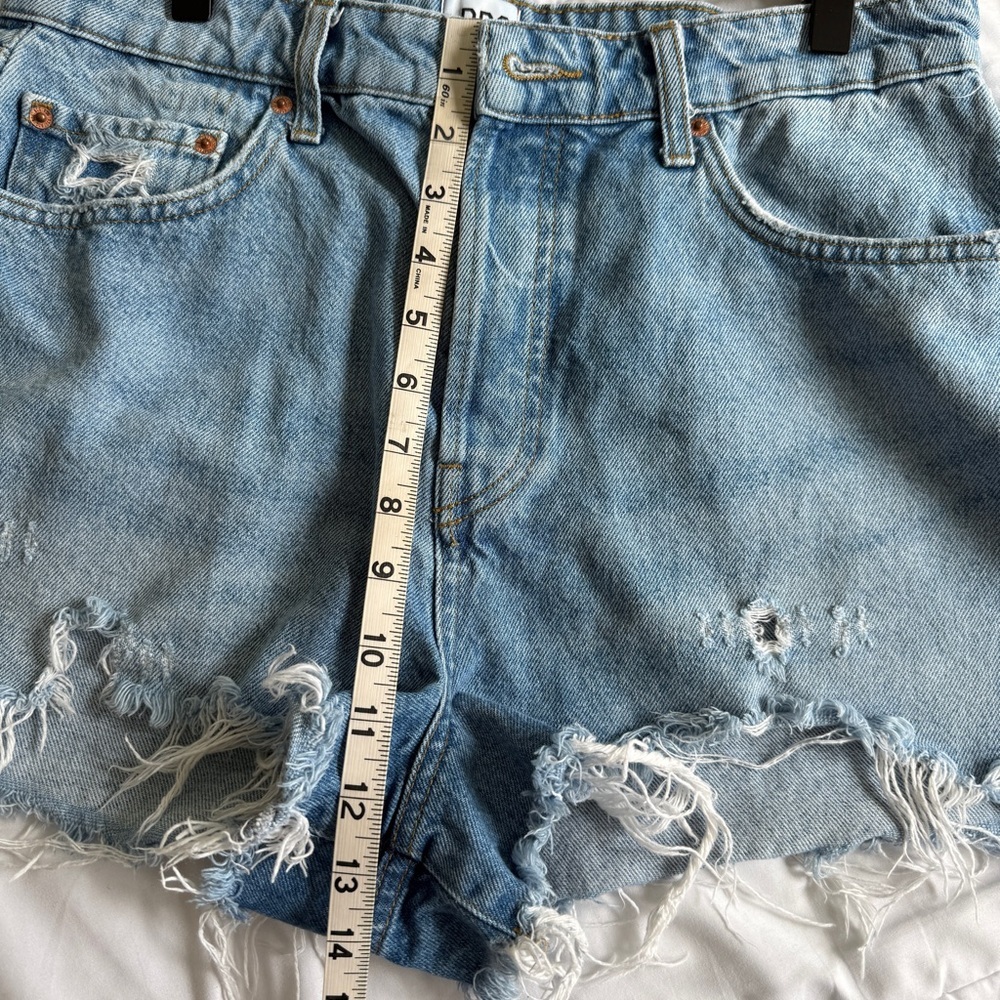 BDG Urban Outfitters Summer Cutoff Denim Shorts Size 31 or 12 - Picture 6 of 7